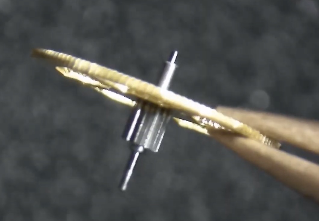 Quatrième roue (*4th wheel*) — trotteuse